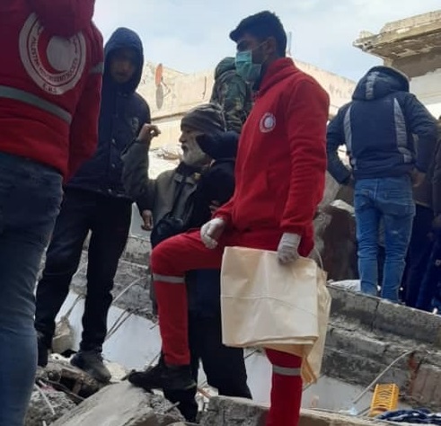استجابة متواصلة لطواقم الإنقاذ في الهلال الأحمر الفلسطيني في سوريا لليوم الثاني على التوالي
