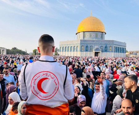 عشية الجمعة الأولى من رمضان، الهلال الأحمر الفلسطيني يعزز جاهزيته لتقديم الخدمات الإسعافية والإنسانية للمصلين