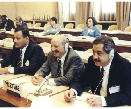 الذكرى الحادية والعشرون  لوفاة عميد المسيرة الإنسانية لجمعية الهلال الأحمر الفلسطيني د.فتحي عرفات