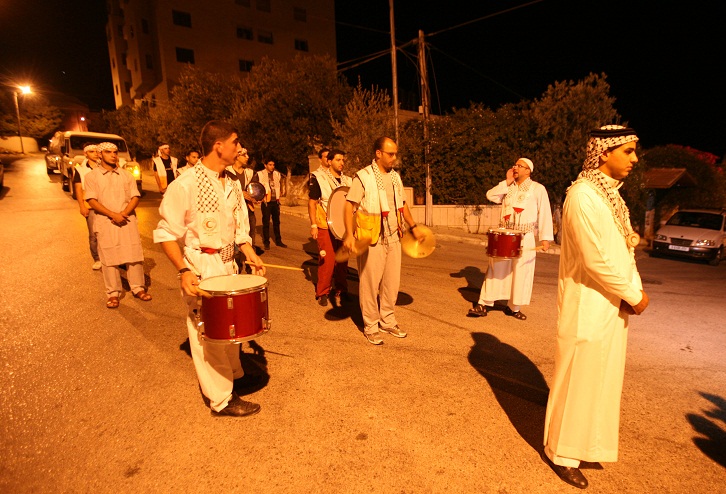 PRCS Volunteers in Hebron Revive the Musaharati Tradition - Palestine ...